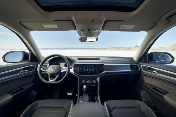 2022 Volkswagen Atlas interior