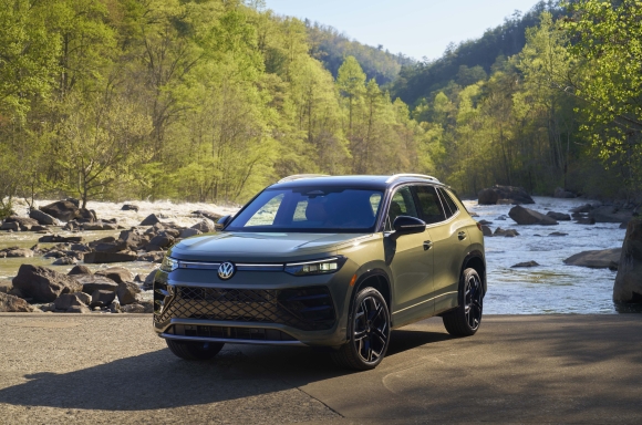 Tiguan side profile showing the new R-Line stance