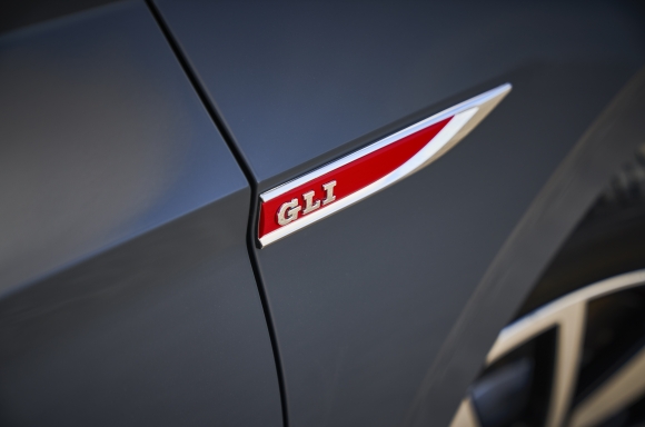 19 Volkswagen Jetta Gli Debuts At The Chicago Auto Show Volkswagen Us Media Site